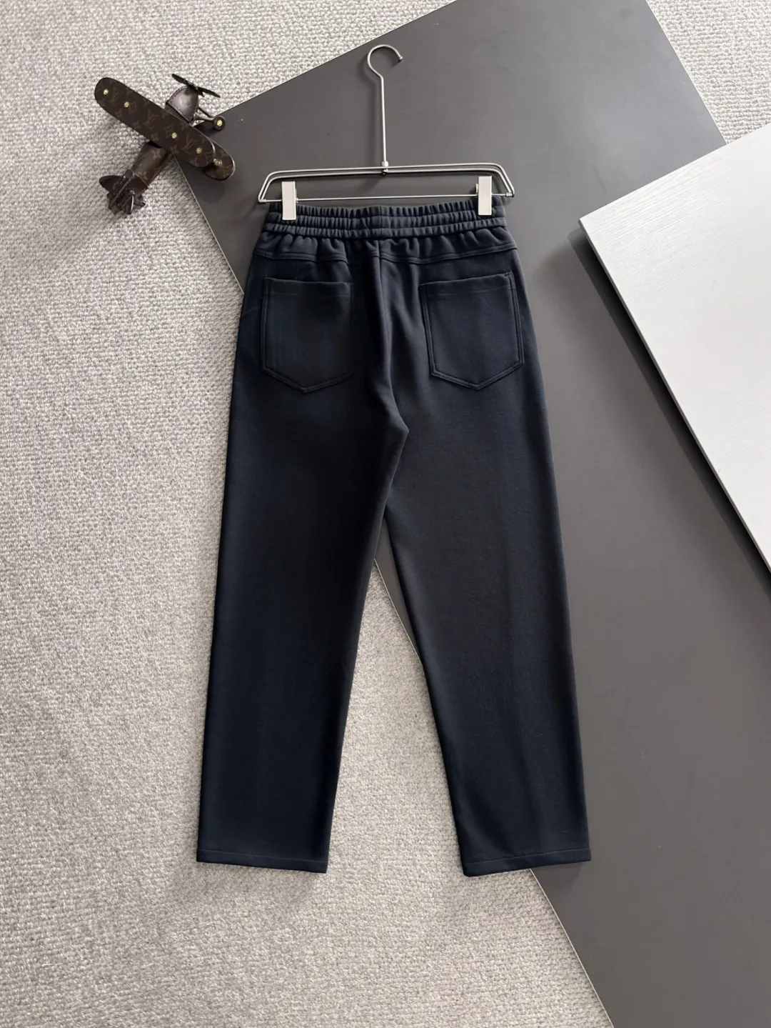 Next day shipment P360 2025 new autumn elastic band casual pants, thick custom-made fabrics, high breathability and comfort, impeccable details, brand element design concept, reflecting high quality. It feels delicate and soft! It presents a casual cut and the upper body shape is great! Size: M-4XL